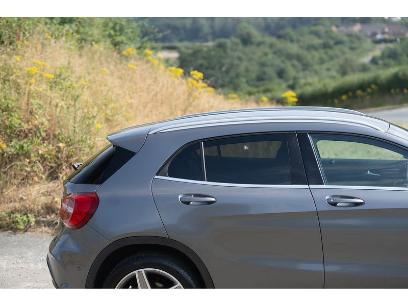 Mercedes-Benz 2.1 GLA220d AMG Line (Premium) SUV 5dr Diesel 7G-DCT 4MATIC Euro 6 (s/s) (177 ps)