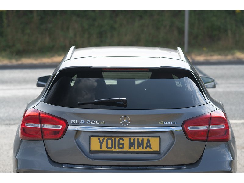 Mercedes-Benz 2.1 GLA220d AMG Line (Premium) SUV 5dr Diesel 7G-DCT 4MATIC Euro 6 (s/s) (177 ps)