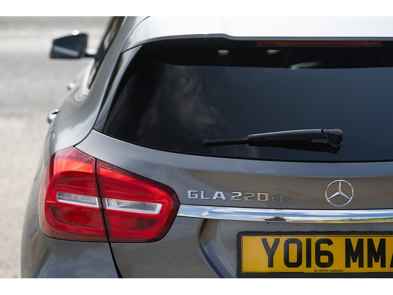 Mercedes-Benz 2.1 GLA220d AMG Line (Premium) SUV 5dr Diesel 7G-DCT 4MATIC Euro 6 (s/s) (177 ps)