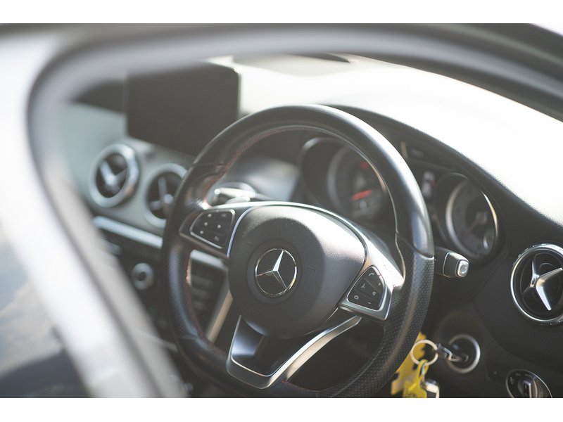 Mercedes-Benz 2.1 GLA220d AMG Line (Premium) SUV 5dr Diesel 7G-DCT 4MATIC Euro 6 (s/s) (177 ps)