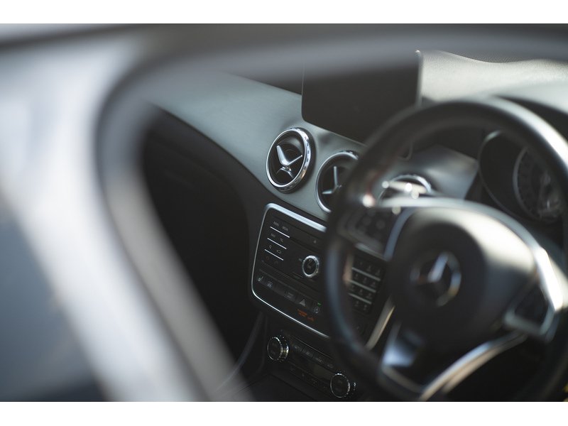 Mercedes-Benz 2.1 GLA220d AMG Line (Premium) SUV 5dr Diesel 7G-DCT 4MATIC Euro 6 (s/s) (177 ps)