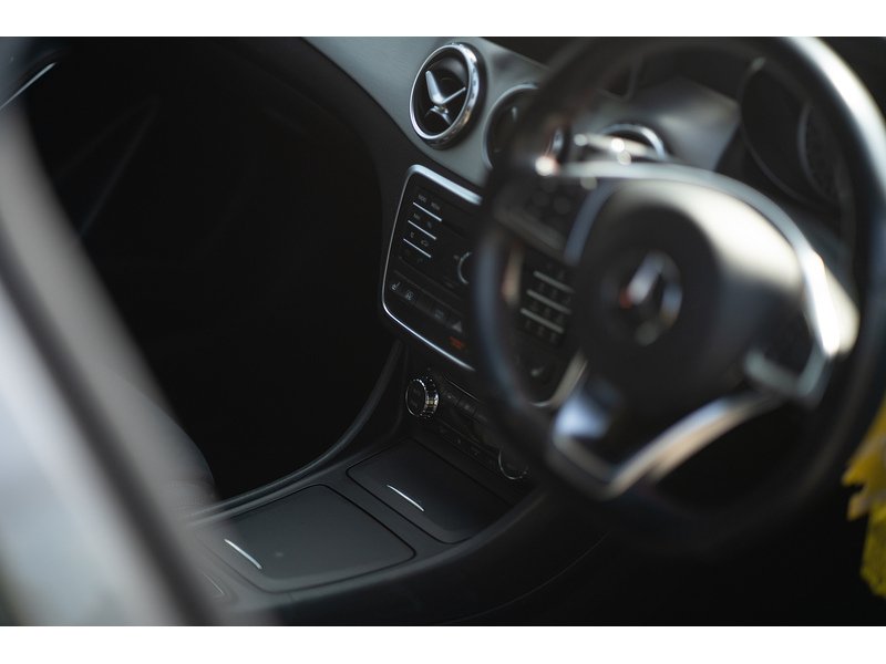 Mercedes-Benz 2.1 GLA220d AMG Line (Premium) SUV 5dr Diesel 7G-DCT 4MATIC Euro 6 (s/s) (177 ps)