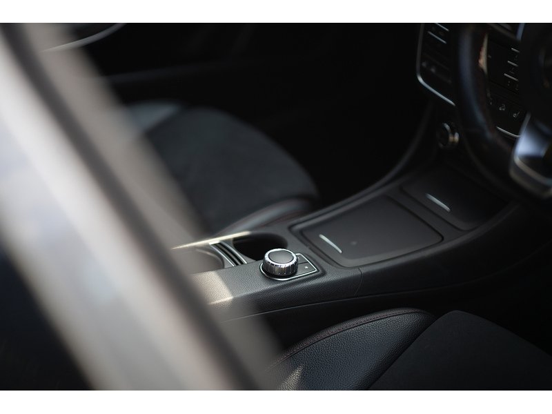 Mercedes-Benz 2.1 GLA220d AMG Line (Premium) SUV 5dr Diesel 7G-DCT 4MATIC Euro 6 (s/s) (177 ps)