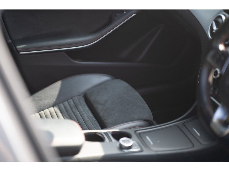Mercedes-Benz 2.1 GLA220d AMG Line (Premium) SUV 5dr Diesel 7G-DCT 4MATIC Euro 6 (s/s) (177 ps)