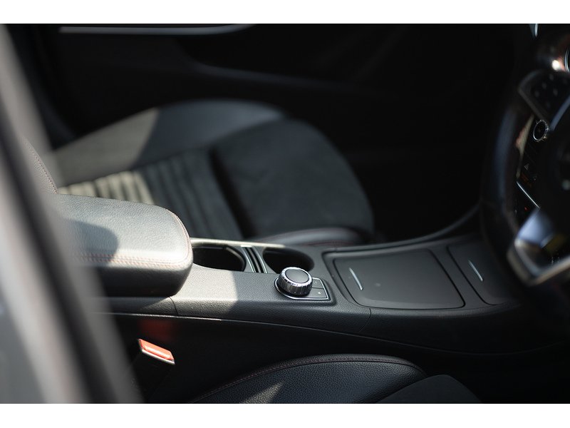 Mercedes-Benz 2.1 GLA220d AMG Line (Premium) SUV 5dr Diesel 7G-DCT 4MATIC Euro 6 (s/s) (177 ps)
