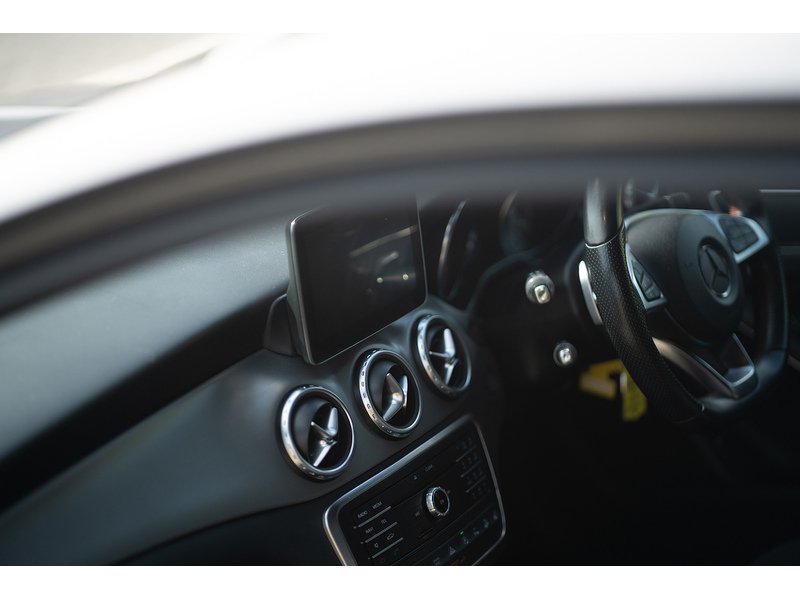 Mercedes-Benz 2.1 GLA220d AMG Line (Premium) SUV 5dr Diesel 7G-DCT 4MATIC Euro 6 (s/s) (177 ps)