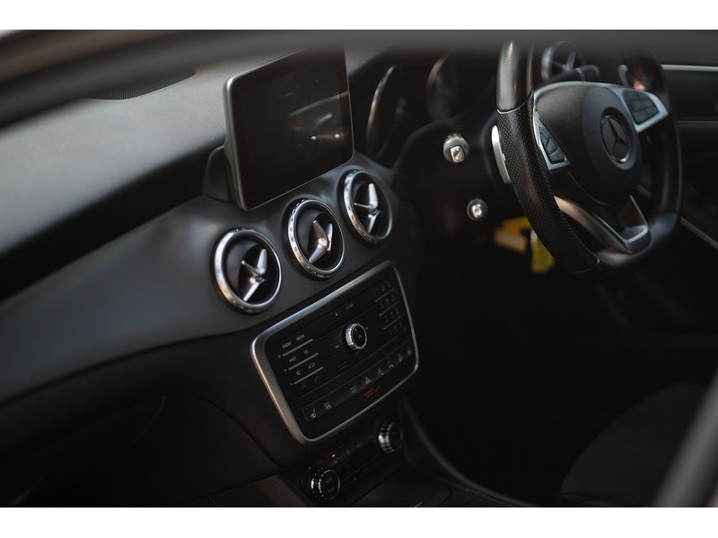 Mercedes-Benz 2.1 GLA220d AMG Line (Premium) SUV 5dr Diesel 7G-DCT 4MATIC Euro 6 (s/s) (177 ps)