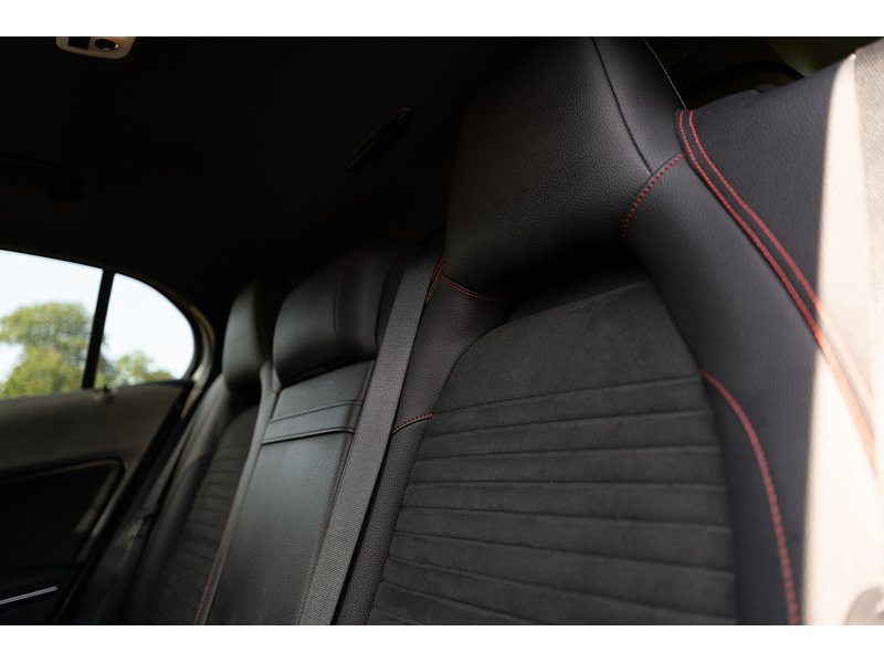 Mercedes-Benz 2.1 GLA220d AMG Line (Premium) SUV 5dr Diesel 7G-DCT 4MATIC Euro 6 (s/s) (177 ps)