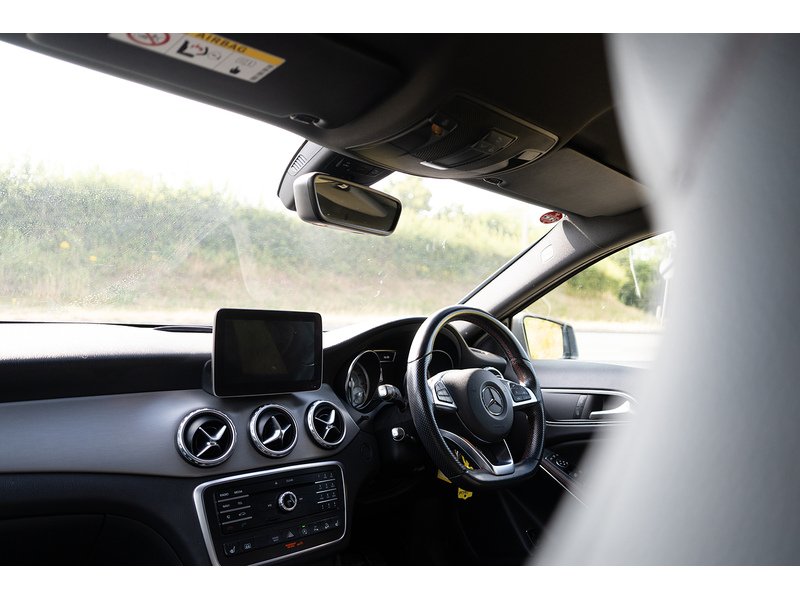 Mercedes-Benz 2.1 GLA220d AMG Line (Premium) SUV 5dr Diesel 7G-DCT 4MATIC Euro 6 (s/s) (177 ps)