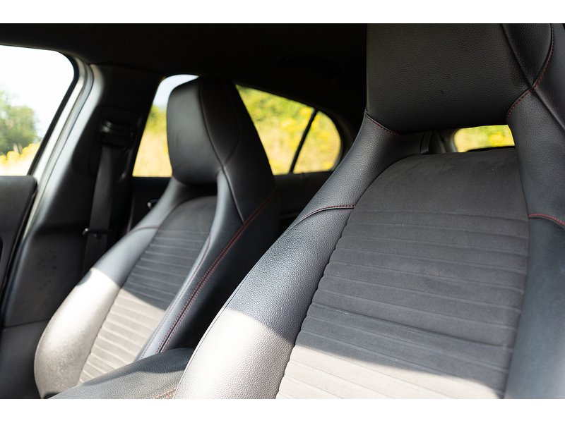 Mercedes-Benz 2.1 GLA220d AMG Line (Premium) SUV 5dr Diesel 7G-DCT 4MATIC Euro 6 (s/s) (177 ps)