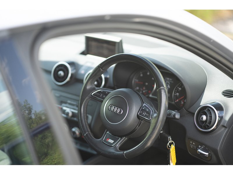 Audi 1.6 TDI S line Sportback 5dr Diesel Manual Euro 5 (s/s) (105 ps)