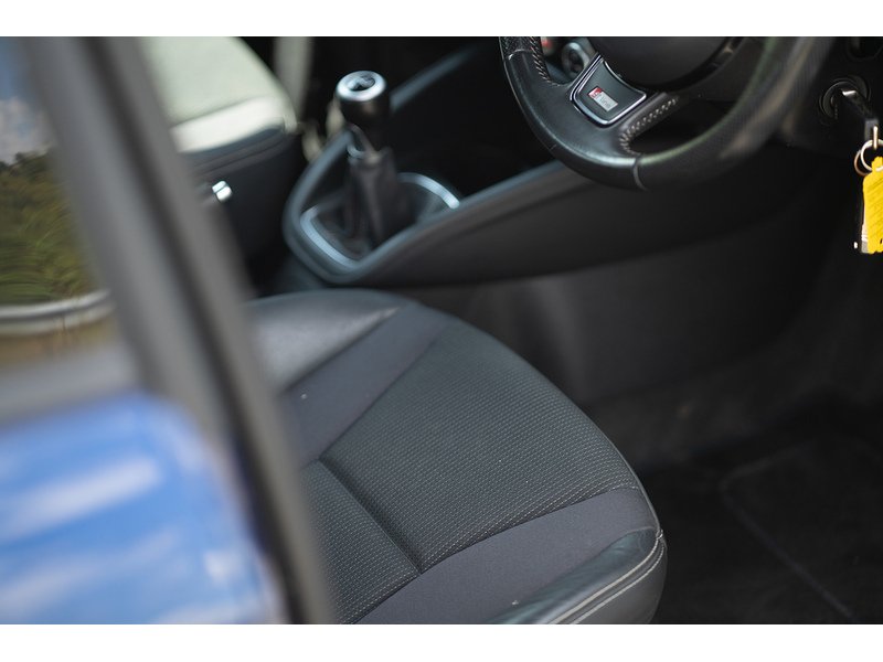 Audi 1.6 TDI S line Sportback 5dr Diesel Manual Euro 5 (s/s) (105 ps)