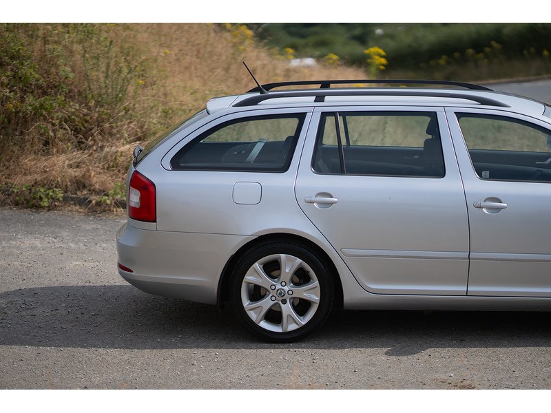Skoda 1.6 MPI SE Estate 5dr Petrol Manual Euro 5 (102 ps)