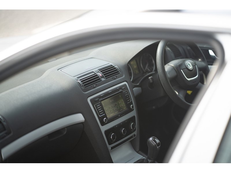 Skoda 1.6 MPI SE Estate 5dr Petrol Manual Euro 5 (102 ps)