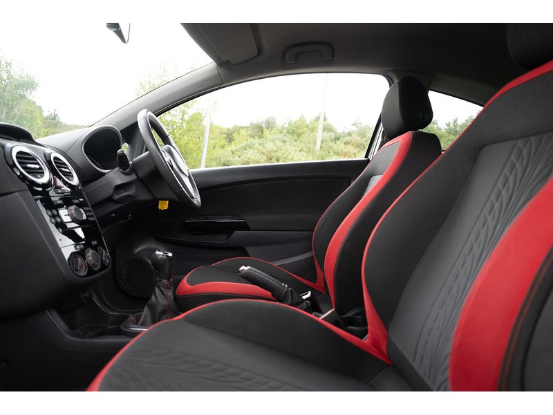Vauxhall 1.4 16V SRi Hatchback 3dr Petrol Manual Euro 5 (100 ps)