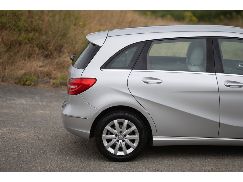 Mercedes-Benz 1.6 B180 BlueEfficiency SE MPV 5dr Petrol 7G-DCT Euro 5 (s/s) (122 ps)