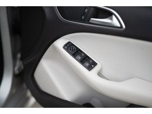 1.6 B180 BlueEfficiency SE MPV 5dr Petrol 7G-DCT Euro 5 (s/s) (122 ps)
