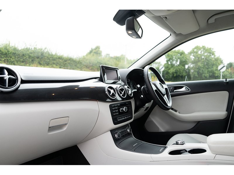 Mercedes-Benz 1.6 B180 BlueEfficiency SE MPV 5dr Petrol 7G-DCT Euro 5 (s/s) (122 ps)
