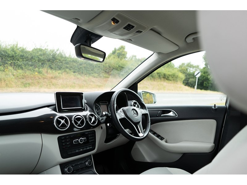 Mercedes-Benz 1.6 B180 BlueEfficiency SE MPV 5dr Petrol 7G-DCT Euro 5 (s/s) (122 ps)
