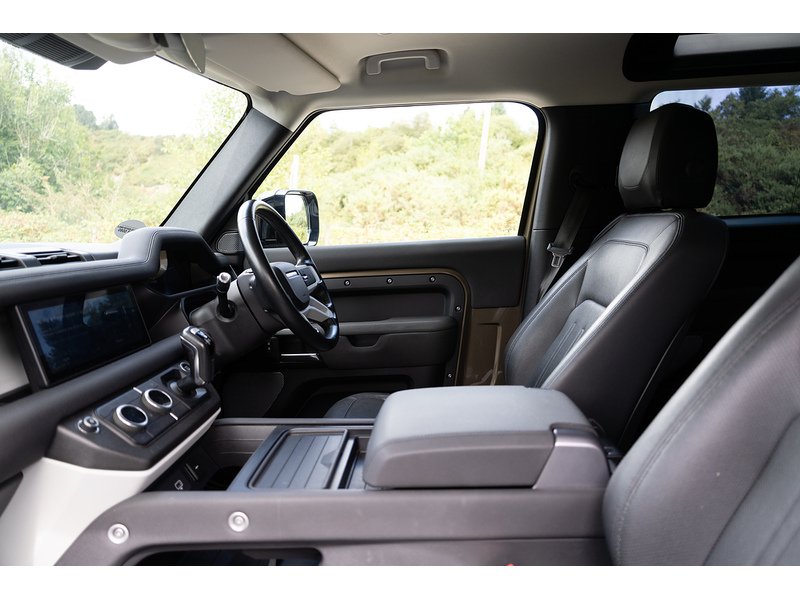 Land Rover 3.0 D200 MHEV S SUV 3dr Diesel Auto 4WD Euro 6 (s/s) (200 ps)