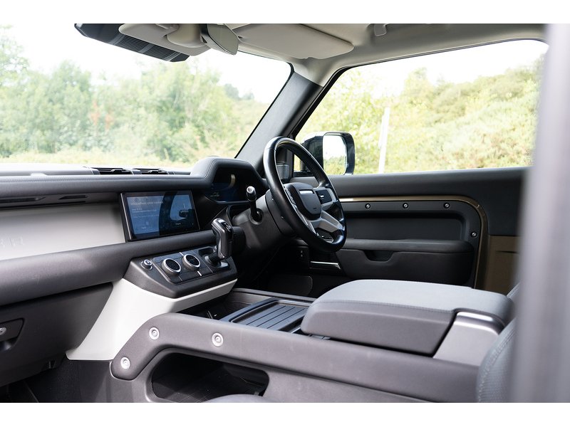 Land Rover 3.0 D200 MHEV S SUV 3dr Diesel Auto 4WD Euro 6 (s/s) (200 ps)