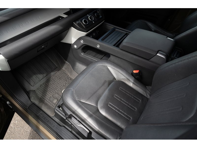 Land Rover 3.0 D200 MHEV S SUV 3dr Diesel Auto 4WD Euro 6 (s/s) (200 ps)