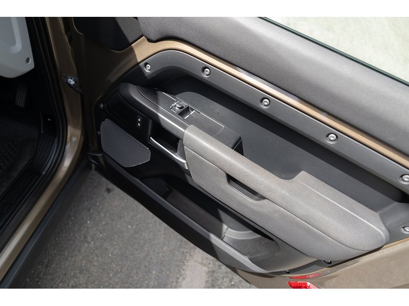 Land Rover 3.0 D200 MHEV S SUV 3dr Diesel Auto 4WD Euro 6 (s/s) (200 ps)