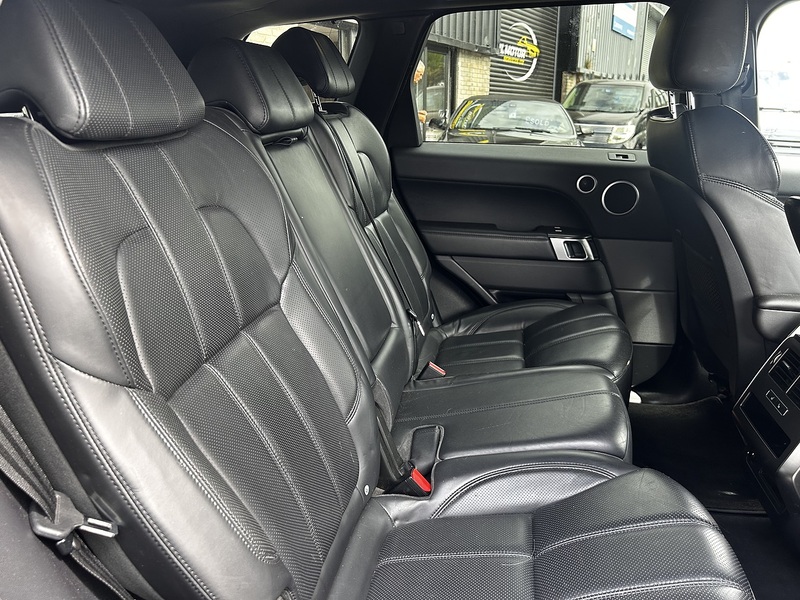 Land Rover 3.0 SD V6 HSE Dynamic SUV 5dr Diesel Auto 4WD Euro 6 (s/s) (306 ps)