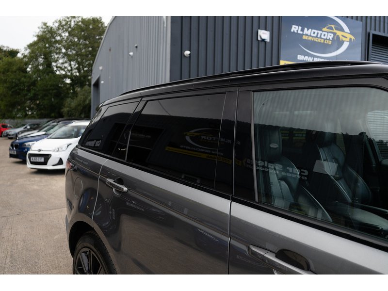 Land Rover 3.0 SD V6 HSE Dynamic SUV 5dr Diesel Auto 4WD Euro 6 (s/s) (306 ps)