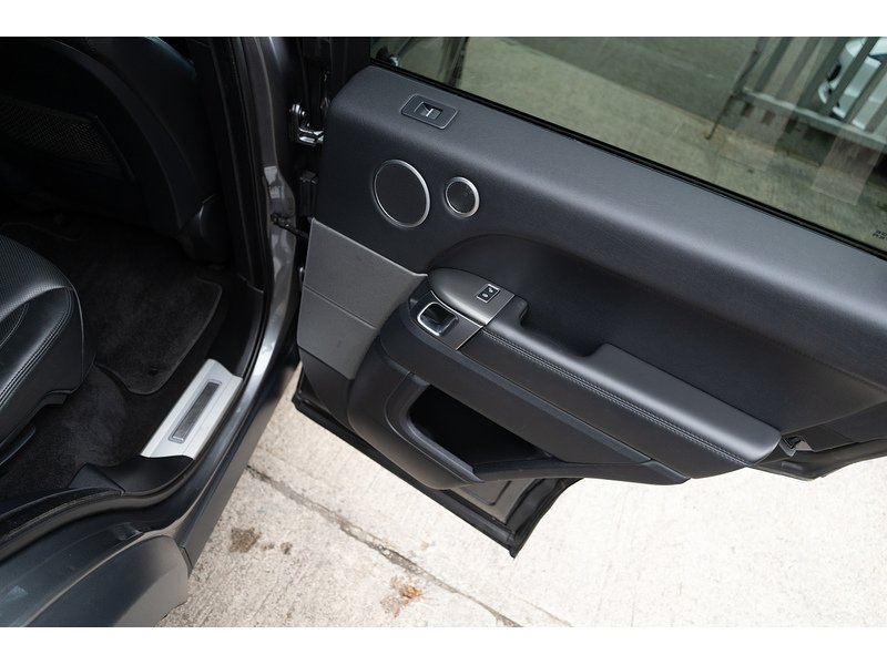 Land Rover 3.0 SD V6 HSE Dynamic SUV 5dr Diesel Auto 4WD Euro 6 (s/s) (306 ps)