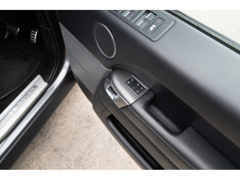 Land Rover 3.0 SD V6 HSE Dynamic SUV 5dr Diesel Auto 4WD Euro 6 (s/s) (306 ps)