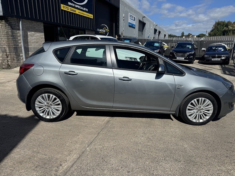 Vauxhall Energy Hatchback 1.6 Manual Petrol