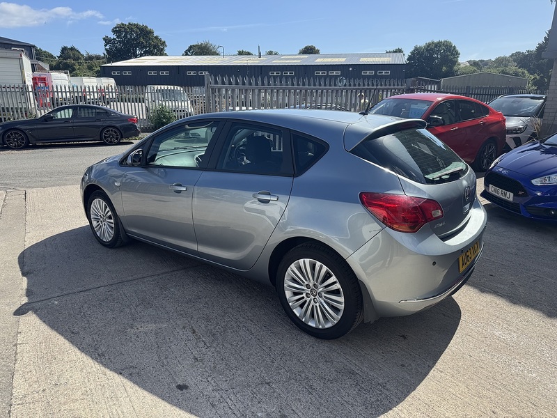 Vauxhall Energy Hatchback 1.6 Manual Petrol