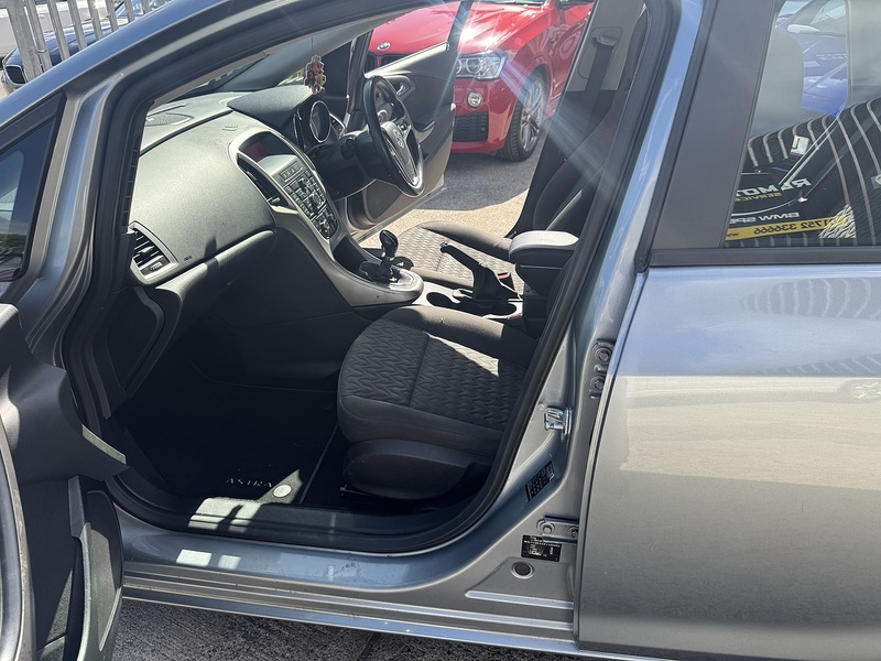 Vauxhall Energy Hatchback 1.6 Manual Petrol