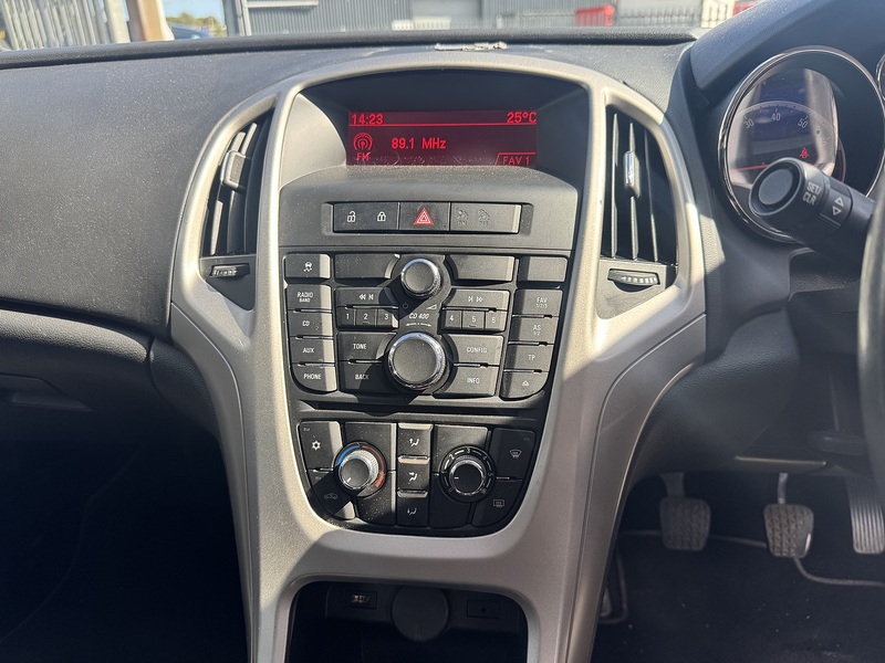 Vauxhall Energy Hatchback 1.6 Manual Petrol