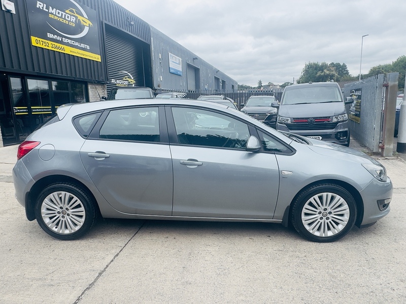 Vauxhall Energy Hatchback 1.6 Manual Petrol