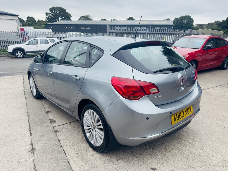 Vauxhall Energy Hatchback 1.6 Manual Petrol