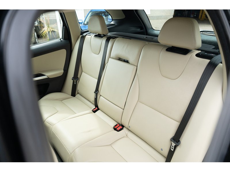 Volvo 2.0 D4 SE Lux Nav SUV 5dr Diesel Manual Euro 6 (s/s) (181 ps)