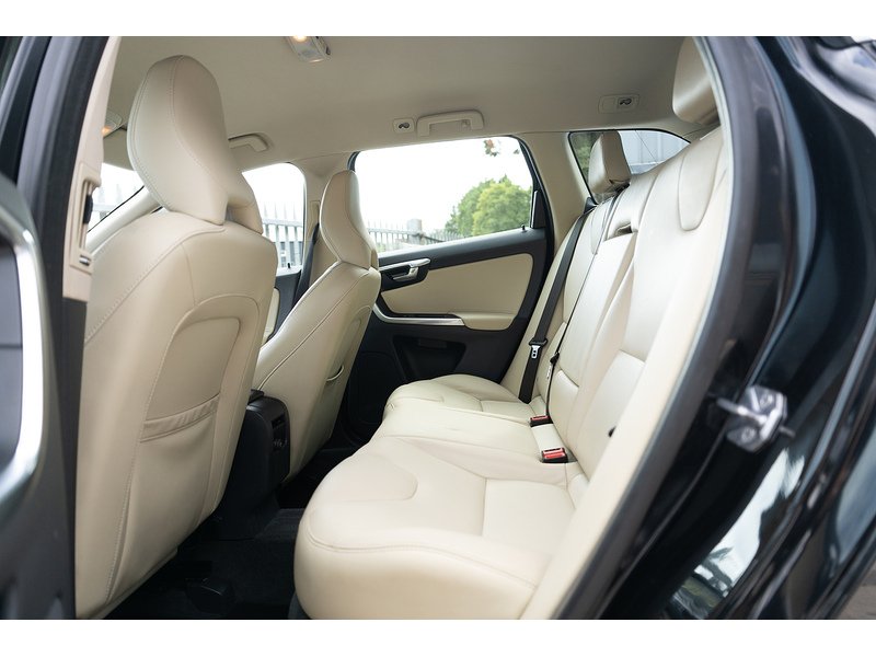 Volvo 2.0 D4 SE Lux Nav SUV 5dr Diesel Manual Euro 6 (s/s) (181 ps)