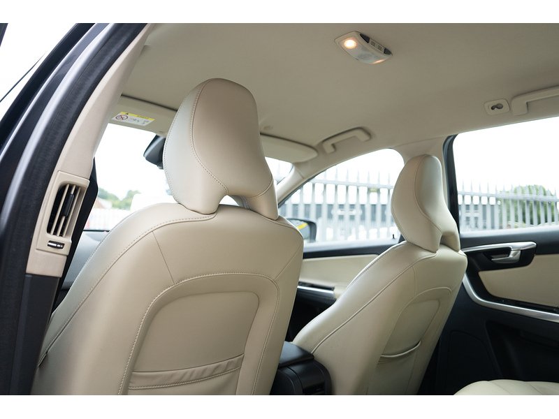 Volvo 2.0 D4 SE Lux Nav SUV 5dr Diesel Manual Euro 6 (s/s) (181 ps)