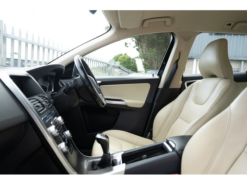 Volvo 2.0 D4 SE Lux Nav SUV 5dr Diesel Manual Euro 6 (s/s) (181 ps)