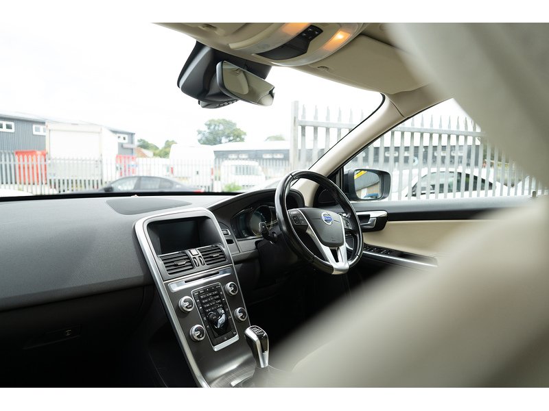 Volvo 2.0 D4 SE Lux Nav SUV 5dr Diesel Manual Euro 6 (s/s) (181 ps)