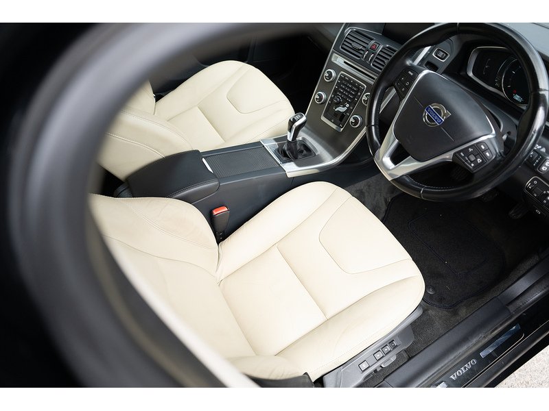 Volvo 2.0 D4 SE Lux Nav SUV 5dr Diesel Manual Euro 6 (s/s) (181 ps)