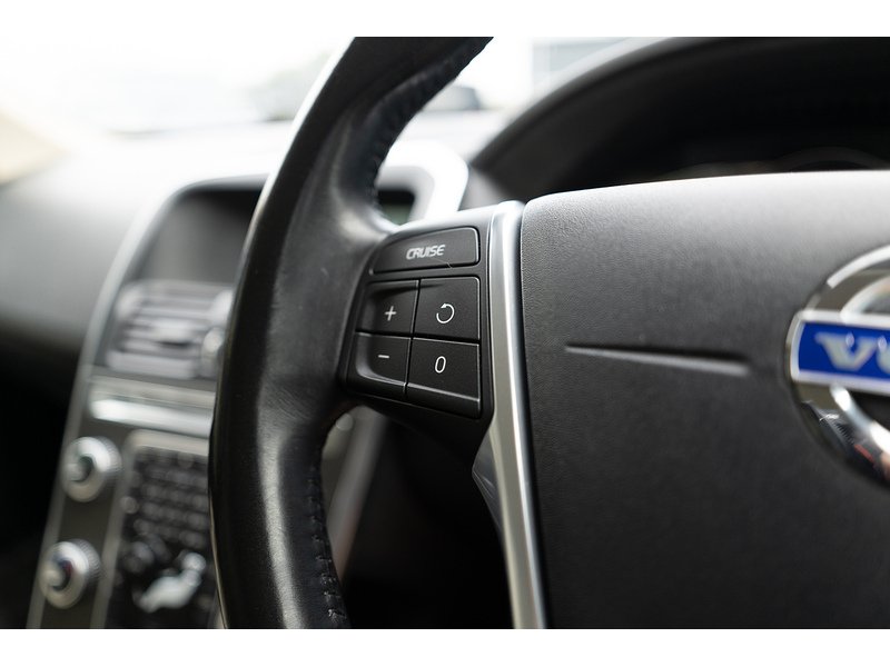 Volvo 2.0 D4 SE Lux Nav SUV 5dr Diesel Manual Euro 6 (s/s) (181 ps)