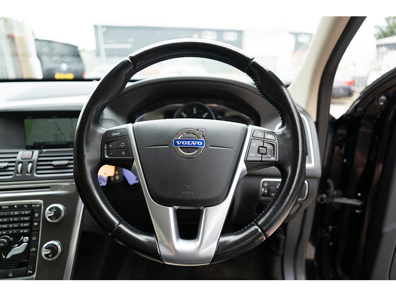 Volvo 2.0 D4 SE Lux Nav SUV 5dr Diesel Manual Euro 6 (s/s) (181 ps)