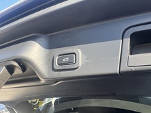 P200 MHEV R-Dynamic HSE SUV 2.0 Automatic Petrol
