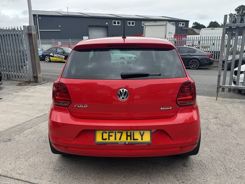 Volkswagen 1.0 BlueMotion Tech beats Hatchback 3dr Petrol Manual Euro 6 (s/s) (75 ps)