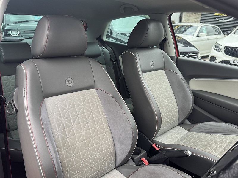 Volkswagen 1.0 BlueMotion Tech beats Hatchback 3dr Petrol Manual Euro 6 (s/s) (75 ps)