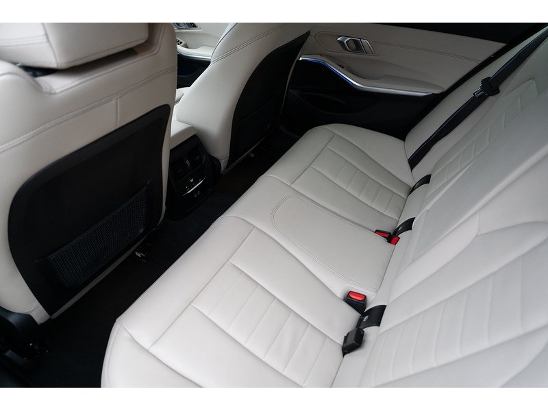 BMW 2.0 318d MHT M Sport Saloon 4dr Diesel Hybrid Auto Euro 6 (s/s) (150 ps)