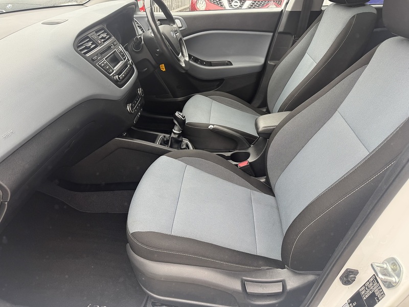 Hyundai 1.4 CRDi Premium SE Hatchback 5dr Diesel Manual Euro 6 (90 ps)
